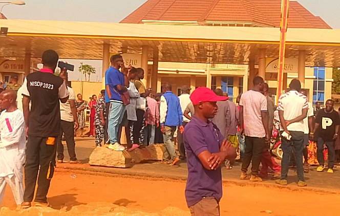 Residents block Kaduna-Abuja highway in protest over kidnapping